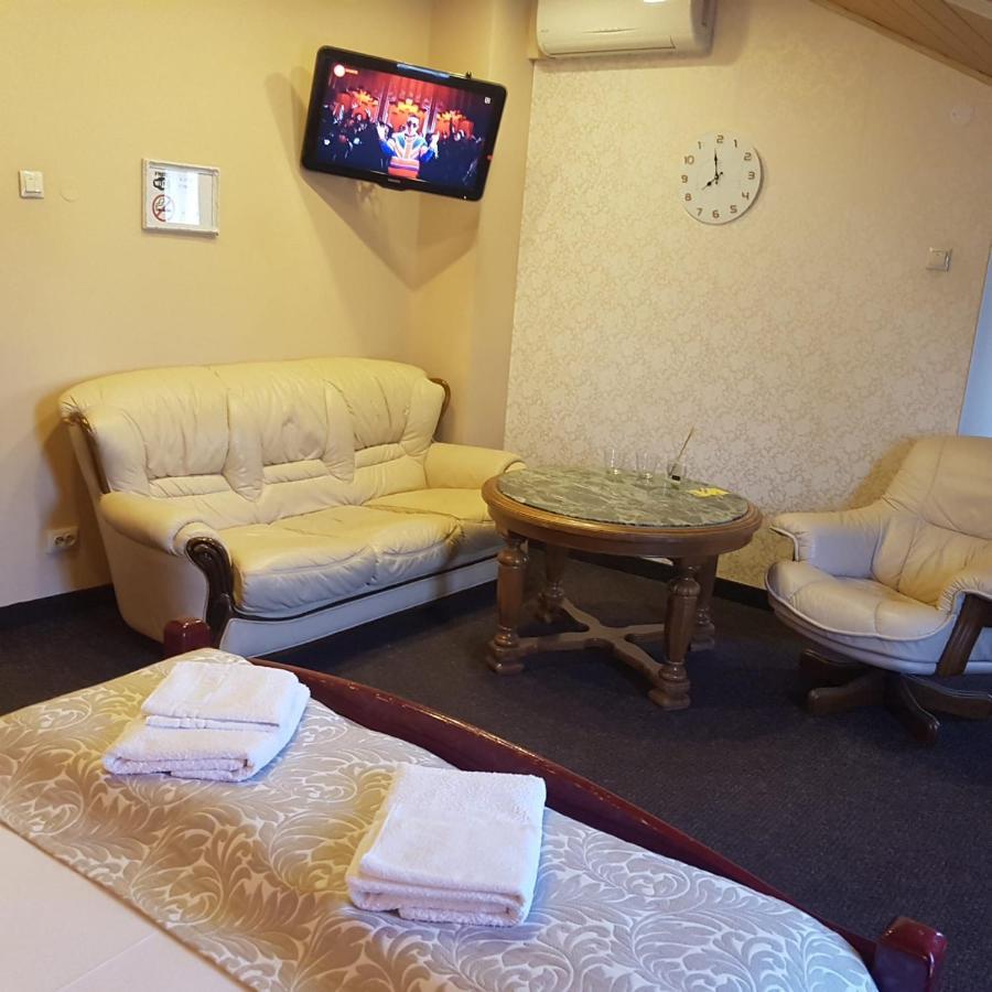 Maza Kalna 27 Hotel Riga Ngoại thất bức ảnh